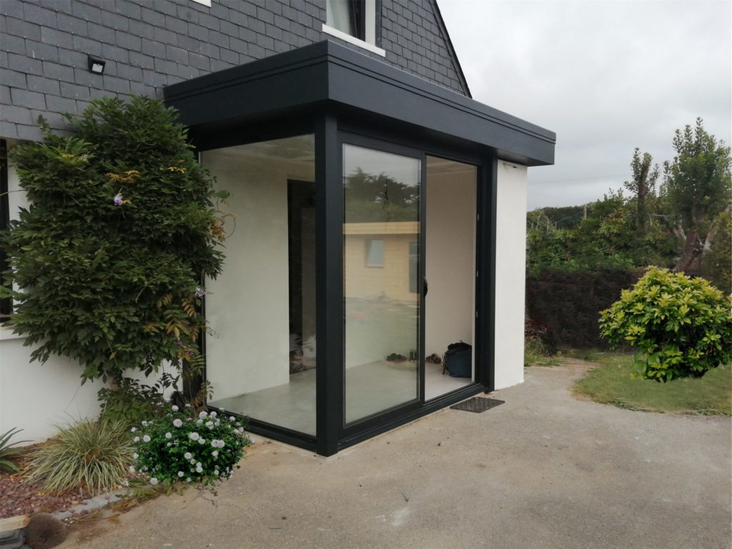 Fabrication et pose de sas d'entrée en aluminium en Bretagne